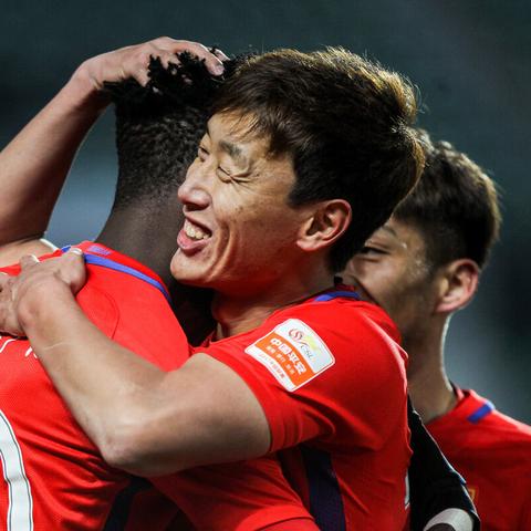 鲁媒曝，泰山赛前发布会人选悬而未决，教练与球员阵容待定引发热议