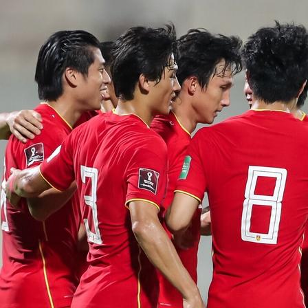 中超人士热议国足前景，两月备战窗口，紧锣密鼓研究对手，好消息仍在路上！