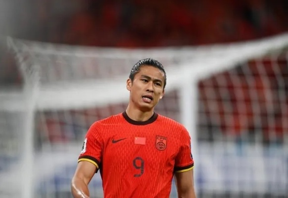 国足23人名单揭秘,6人身背黄牌,再染黄将无缘下轮关键战役! 国足23人名单揭秘,6人身背黄牌,再染黄将无缘下轮关键战役!